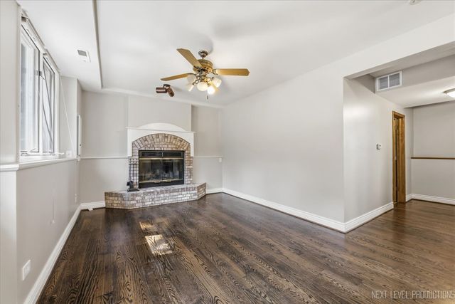 562 Roxbury Drive, Naperville, IL 60565