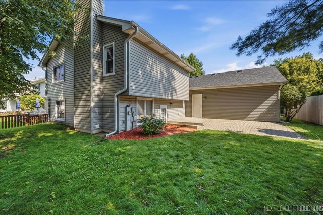 562 Roxbury Drive, Naperville, IL 60565
