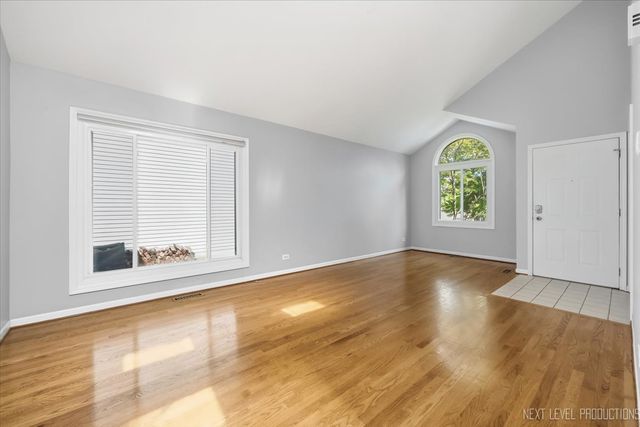 562 Roxbury Drive, Naperville, IL 60565