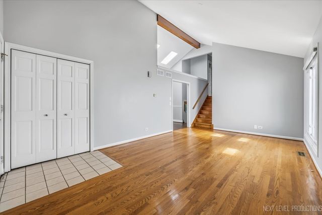 562 Roxbury Drive, Naperville, IL 60565