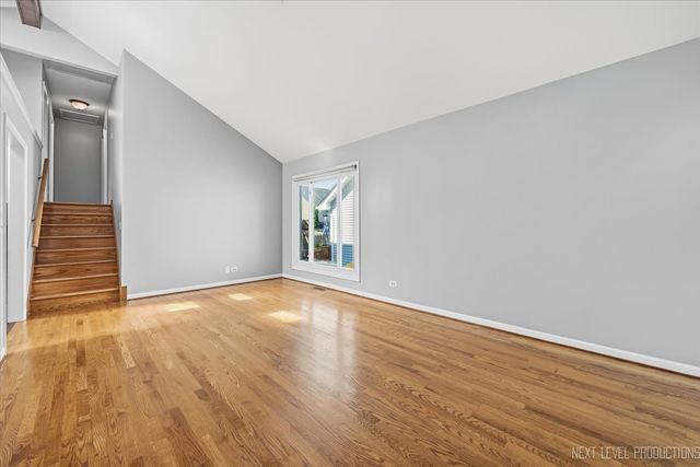 562 Roxbury Drive, Naperville, IL 60565