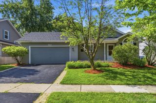 562 Roxbury Drive, Naperville, IL 60565