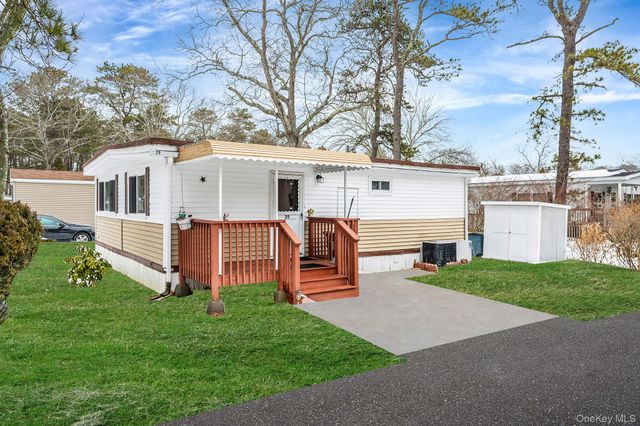 525 Riverleigh Avenue 29, Riverhead, NY 11901