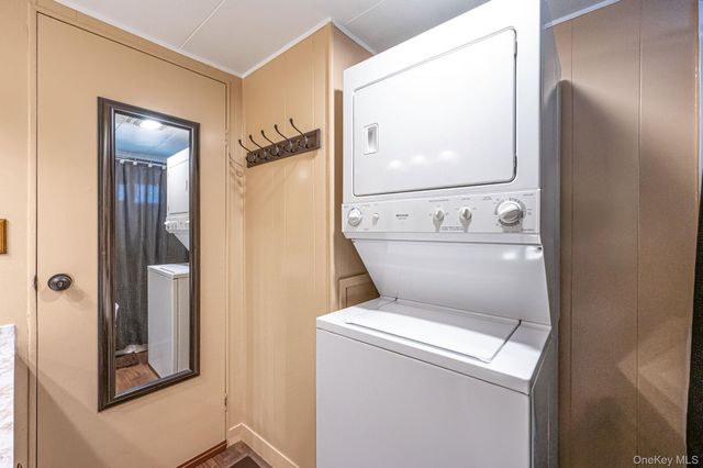 525 Riverleigh Avenue 29, Riverhead, NY 11901