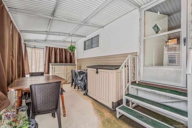 525 Riverleigh Avenue 29, Riverhead, NY 11901