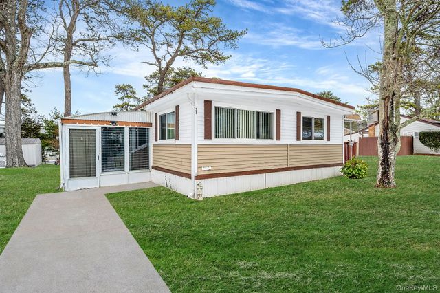 525 Riverleigh Avenue 29, Riverhead, NY 11901