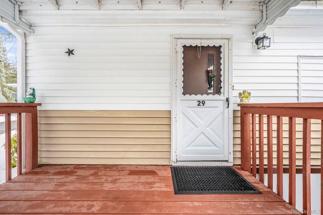 525 Riverleigh Avenue 29, Riverhead, NY 11901