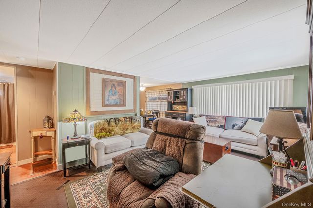 525 Riverleigh Avenue 29, Riverhead, NY 11901