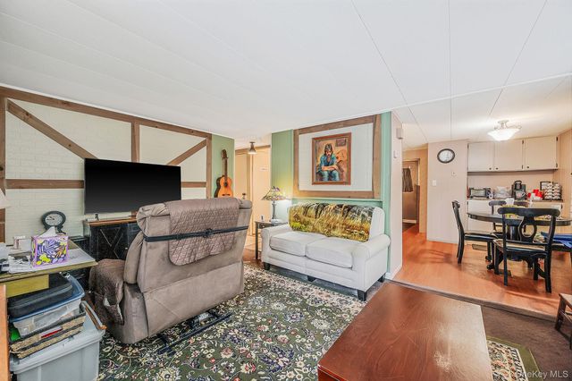 525 Riverleigh Avenue 29, Riverhead, NY 11901