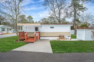 525 Riverleigh Avenue 29, Riverhead, NY 11901