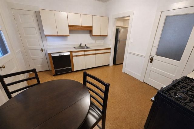 96 Winthrop Rd 2, Brookline, MA 02445