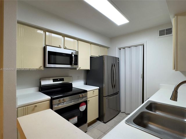 2341 NW 33rd Street 405, Oakland Park, FL 33309