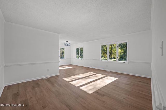 309 Channel Run Drive, New Bern, NC 28562