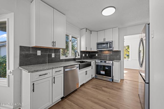 309 Channel Run Drive, New Bern, NC 28562