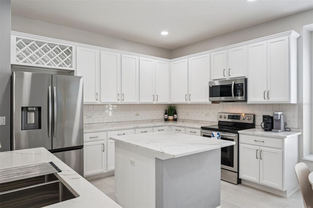 Image 7 of property listing at 9615 SWEETLEAF STREET, Orlando, FL 32827