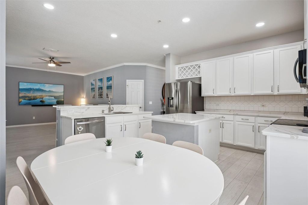 Image 10 of property listing at 9615 SWEETLEAF STREET, Orlando, FL 32827