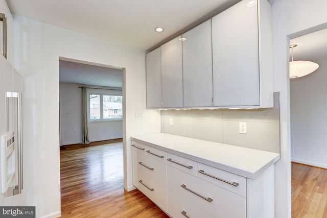 9718 HOLMHURST RD, Bethesda, MD 20817