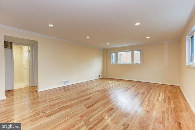 9718 HOLMHURST RD, Bethesda, MD 20817