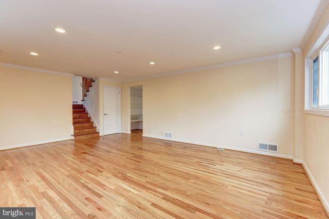9718 HOLMHURST RD, Bethesda, MD 20817