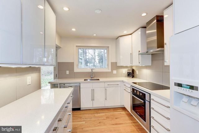 9718 HOLMHURST RD, Bethesda, MD 20817