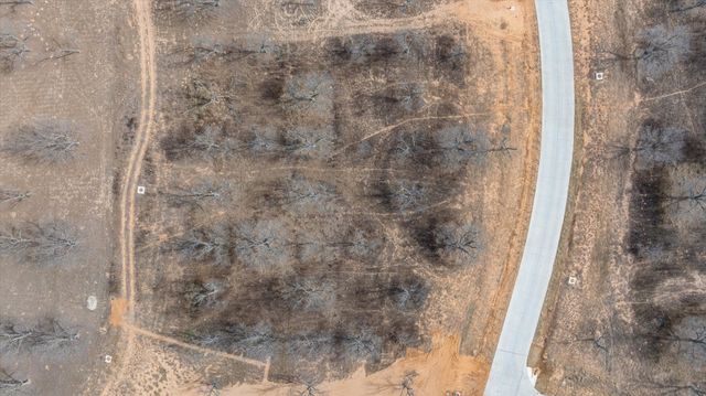 2142 E Landings N, Granbury, TX 76049