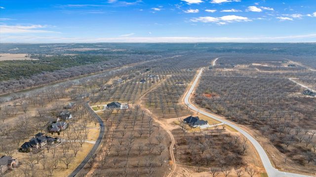 2142 E Landings N, Granbury, TX 76049