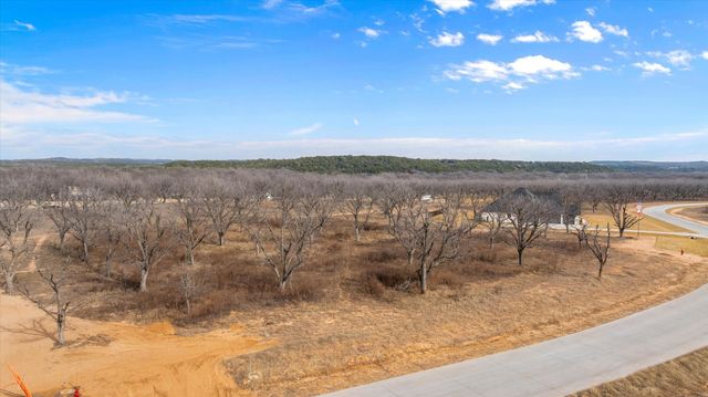 2142 E Landings N, Granbury, TX 76049