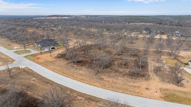 2142 E Landings N, Granbury, TX 76049