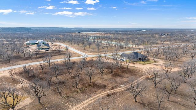 2142 E Landings N, Granbury, TX 76049