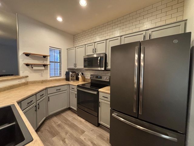 948 E SAVANNAH Drive, Chandler, AZ 85225