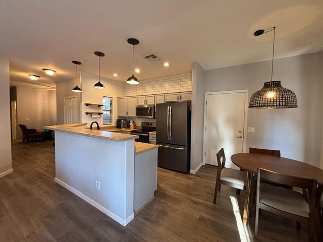 948 E SAVANNAH Drive, Chandler, AZ 85225