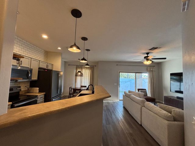 948 E SAVANNAH Drive, Chandler, AZ 85225
