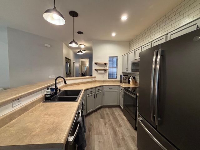 948 E SAVANNAH Drive, Chandler, AZ 85225