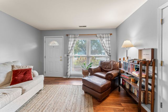 6016 Baltic Dr, Hermitage, TN 37076