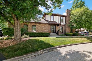 12256 S Arbor Trail 11W, Palos Heights, IL 60463