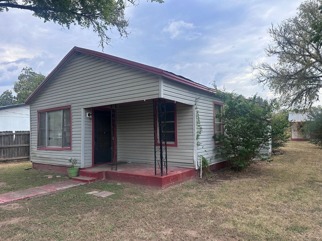 1705 Carter ST, Bastrop, TX 78602