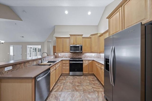 7127 Meadow View Street, Shawnee, KS 66227