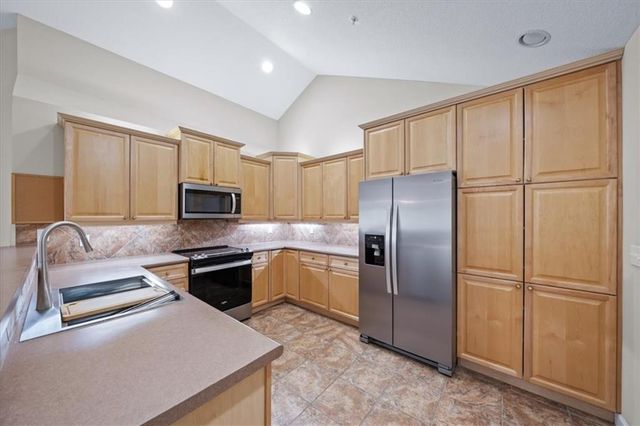 7127 Meadow View Street, Shawnee, KS 66227