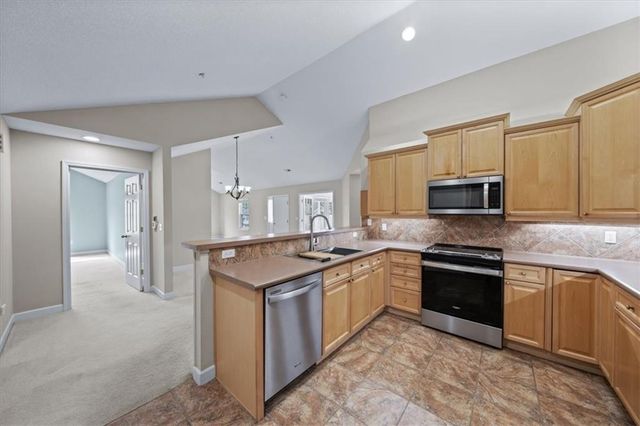 7127 Meadow View Street, Shawnee, KS 66227