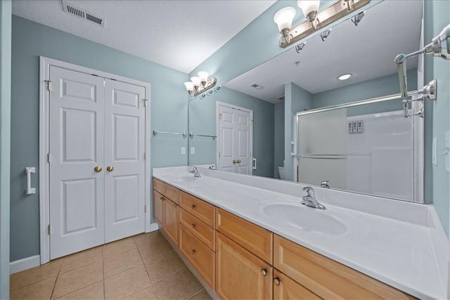 7127 Meadow View Street, Shawnee, KS 66227