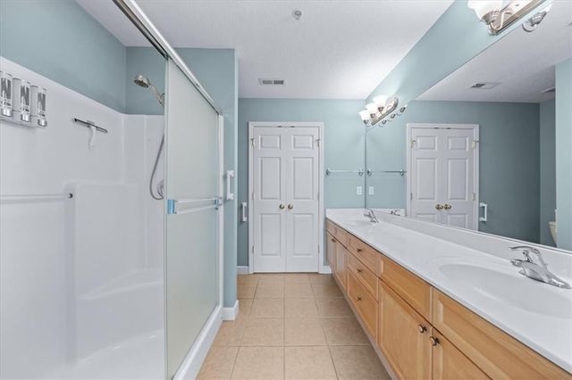 7127 Meadow View Street, Shawnee, KS 66227