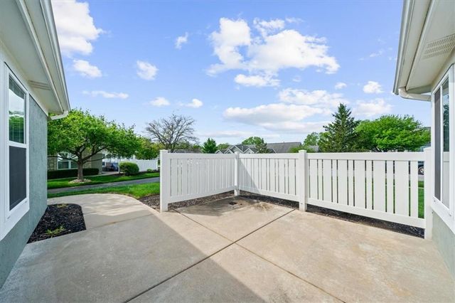 7127 Meadow View Street, Shawnee, KS 66227