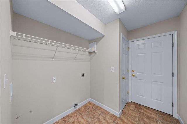 7127 Meadow View Street, Shawnee, KS 66227