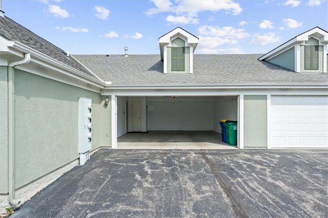 7127 Meadow View Street, Shawnee, KS 66227
