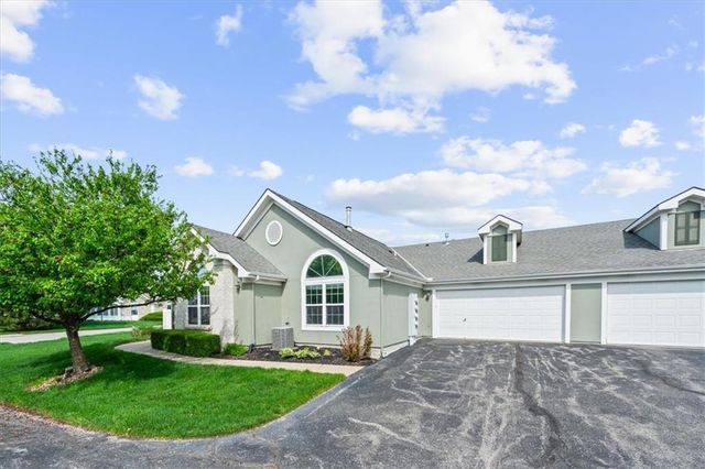7127 Meadow View Street, Shawnee, KS 66227