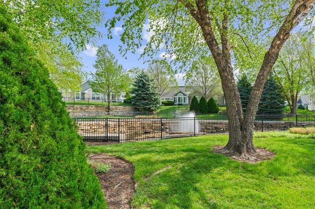 7127 Meadow View Street, Shawnee, KS 66227