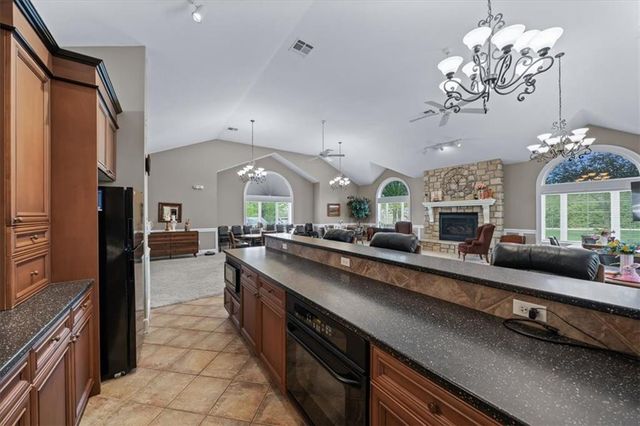 7127 Meadow View Street, Shawnee, KS 66227