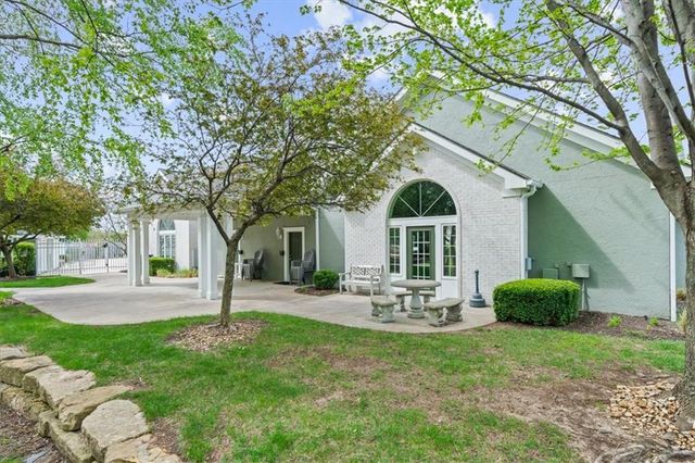 7127 Meadow View Street, Shawnee, KS 66227