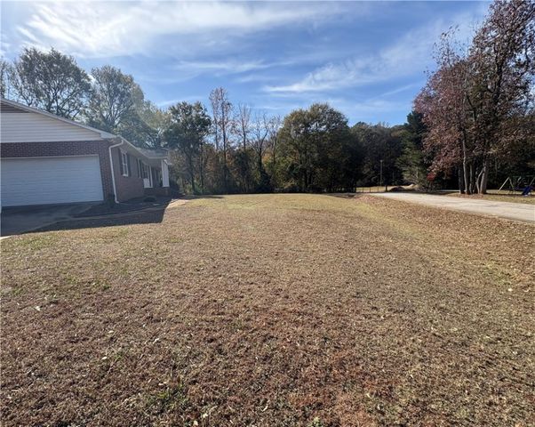 213 Oxmoor Drive, Anderson, SC 29625