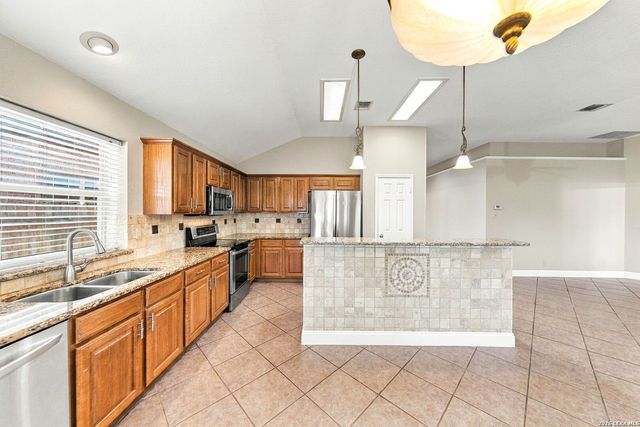 4011 LEGEND RANCH DR, San Antonio, TX 78230